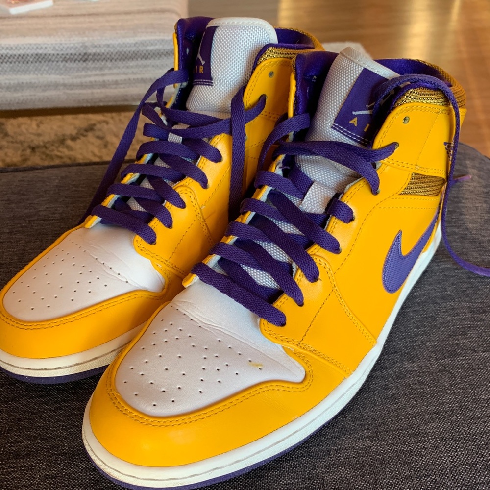 Air Jordan 1 Mid